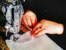 بهره‌گیری از ظرفیت زنان خانه‌دار برای تولید ماسک در اراک / ماسک‌های بهداشتی در ۱۱ شهر توزیع شد