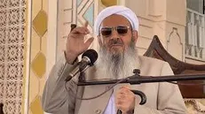 تناقضات مولوی عبدالحمید پایان ندارد/ از گفتگو با اسرئیل تا همدردی با فلسطین بعد از سفر درمانی خارج از کشور+فیلم