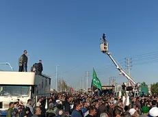 دانشجویان و مردم خرمشهر و آبادان به تشییع پیکر شهید ابومهدی المهندس پرداختند + عکس و فیلم