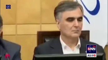 همتی: اینکه انتظار دارند با وجود تورم ۴۰ درصدی، نرخ ارز ثابت باشد درست نیست