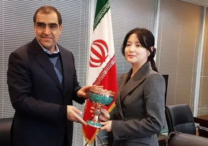 حاشیه حضور بدون حجاب یانگوم در سفارت ایران/ سفارت جزئی از خاک ایران است