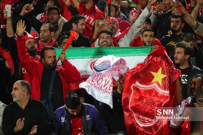 فیلم/ شادی بازیکنان و هواداران پرسپولیس پس از صعود به فینال