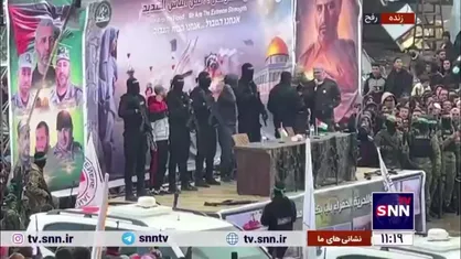 عکس یادگاری اسرای اسرائیلی با رزمندگان مقاومت فلسطین