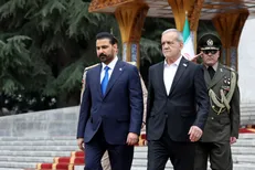 ببینید/ برگزاری نشست خصوصی رئیس‌جمهور کشورمان و نخست‌وزیر عراق، پشت در‌های بسته
