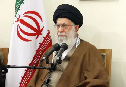 تهاجم دشمن درسطح مسائل معنوی بسیار مشکل&zwnj;سازتر است از مسائل&rlm;&lrm;عادی/ دفاع مقدس تمام&zwnj;شدنی نیست/ بروید سراغ پدر و مادر شهدا