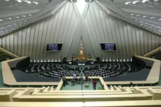 اسامی نمایندگانی که امروز با تاخیر وارد صحن مجلس شدند