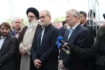 پزشکیان از نمایشگاه اقدامات قرارگاه اجتماعی استان البرز بازدید کرد/ پیشرفت&zwnj;های محرومیت&zwnj;زدایی در محله&zwnj;های کم&zwnj;برخوردار کرج