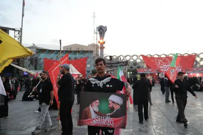 حال و هوای چهارراه ولیعصر تهران در آستانه تشییع رهبر شهید + فیلم