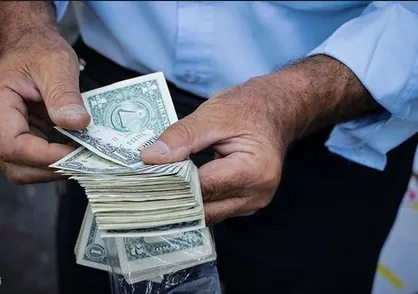 دلار در سراشیبی/ قیمت به ۱۴۷۰۰ تومان رسید