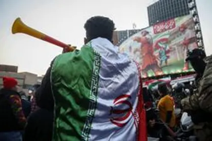 تصاویری از شادی مردم ایران پس از پیروزی تیم ملی مقابل ولز