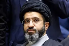 حضور فرزند رهبر شهید انقلاب در مراسم بزرگداشت آیت‌الله شبیری زنجانی + فیلم