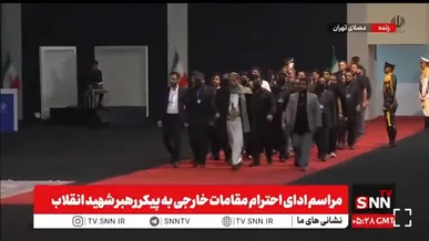 ببینید| ادای احترام جمعی از شخصیت‌های یمنی به پیکر مطهر رهبر شهید انقلاب
