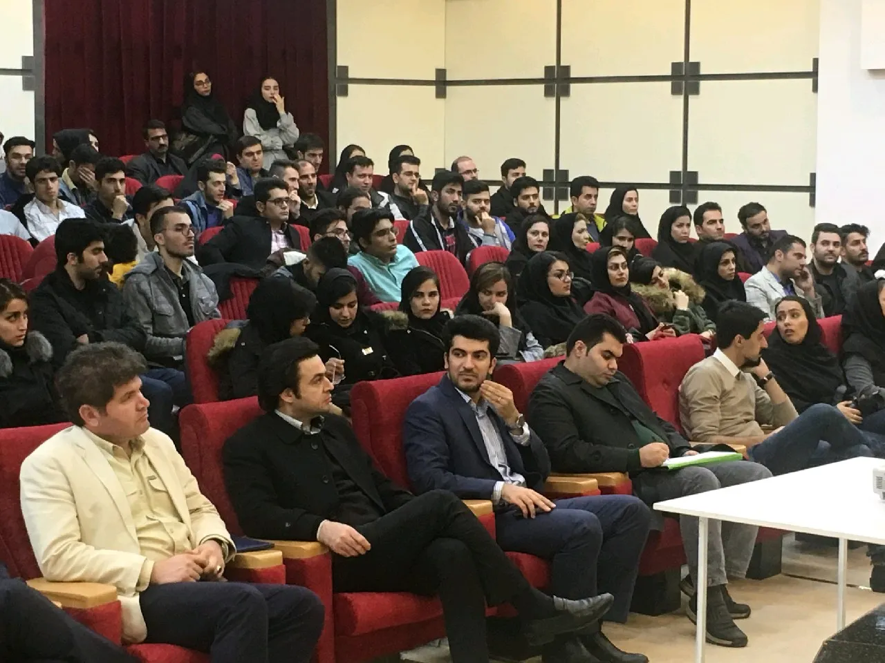 همایش آشنایی با مفاهیم استارت آپ در دانشگاه آزاد کرمانشاه