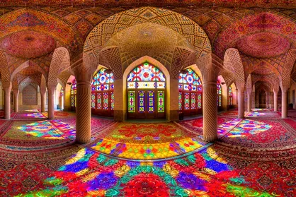 فیلم/ گزارش رسانهٔ آمریکایی از جادوی رنگ در مسجد نصیرالملک