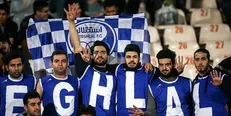 تجمع هواداران استقلال مقابل ساختمان این باشگاه