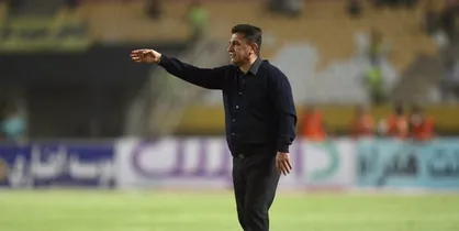 شعار هواداران پرسپولیس علیه قلعه&zwnj;نویی/ حال فتاحی بد شد!