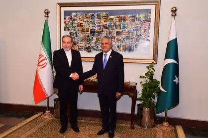 وزیر خارجه پاکستان در دیدار با عراقچی: از رایزنی با برادران ایرانی خود استقبال می&zwnj;کنیم