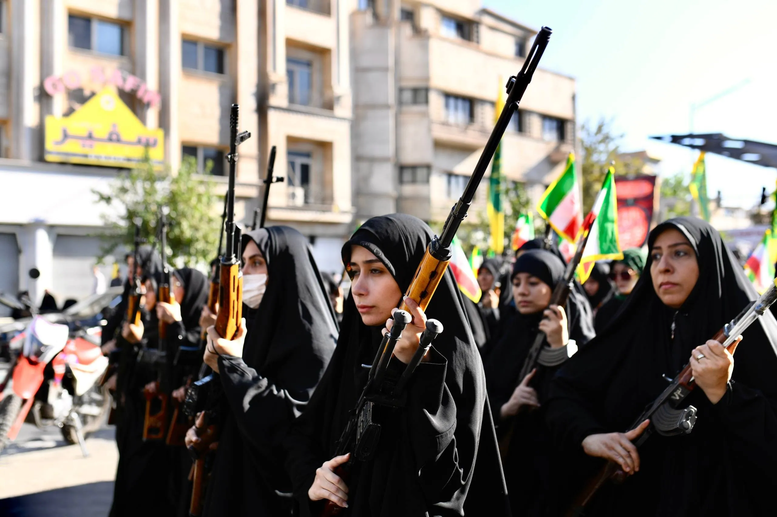 ما قطعا انتقام خون امام شهید خود را از دشمن خواهیم گرفت/ پدرِ دشمنِ متجاوز آمریکایی را در می‌آوریم + فیلم