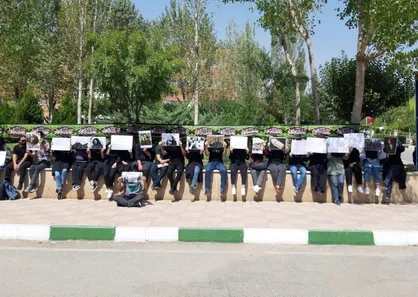 حاکمیت در شیوه اجرای قوانینی که منجر به شکاف بین آحاد ملت می&zwnj;شود بازنگری کند