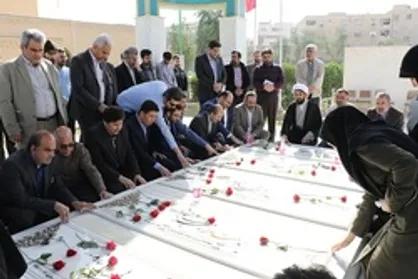 مراسم عطر افشانی بمناسبت سالگرد تدفین شهدای گمنام در دانشگاه علوم پزشکی اهواز برگزار شد