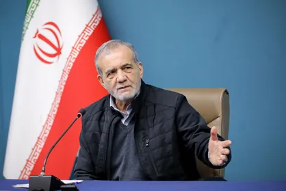 پزشکیان: تلاش می&zwnj;کنیم مشکل مسکن معلمان را حل کنیم/ رئیس&zwnj;جمهور از اعطای بسته&zwnj;های معیشتی به مردم گفت