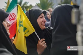 آیین تشییع پیکر شهیده معصومه کرباسی، اولین بانوی ایرانی شهید در راه قدس و حجت‌الاسلام شهید محمد صباحی، امام جمعه کازرون امروز یکشنبه ۶ آبان ۱۴۰۳ با حضور پرشور مردم شیراز برگزار شد.