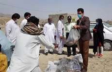۱۰۰ بسته معیشتی از سوی دانشگاه آزاد چابهار بین نیازمندان توزیع شد