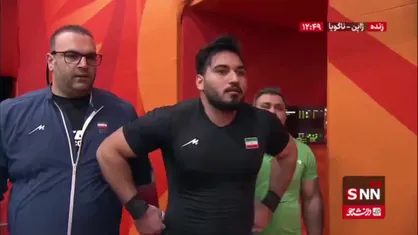 علیرضا نصیری در حرکت یک&zwnj;ضرب تنها موفق شد وزنه ۱۸۰ کیلوگرمی را مهار کند