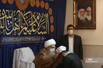 
ملبس شدن جمعی از طلاب به دست آیت الله نوری همدانی
