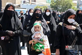 عزاداری ظهر عاشورا در میدان امام حسین (ع)