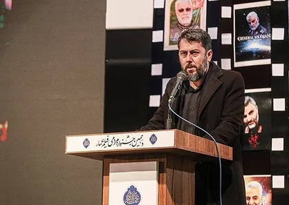شعرخوانی احمد بابایی در مراسم شب شعر &laquo;انتقام سخت&raquo;