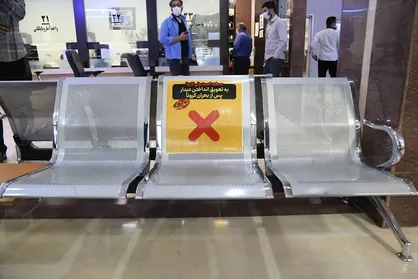 نصب علائم آموزشی رعایت فاصله&zwnj;گذاری اجتماعی در مجموعه بهشت زهرا (س)