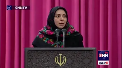 گلایه لیلی عاج نویسنده و کارگردان از ترجمه&zwnj;های ضعیف و انتخاب&zwnj;های نازل در آثار نمایشی کشور، در دیدار امروز با رهبر انقلاب