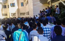 تجمع در دانشگاه بیرجند وزیر علوم را به جمع دانشجویان کشاند/ حل مشکلات صنفی؛ مطالبه اصلی دانشجویان