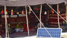 البرز به ۳۰۰ مگاوات نیروگاه خورشیدی می‌رسد/ برق پاک مهمان سیاه‌چادرهای عشایر+ فیلم