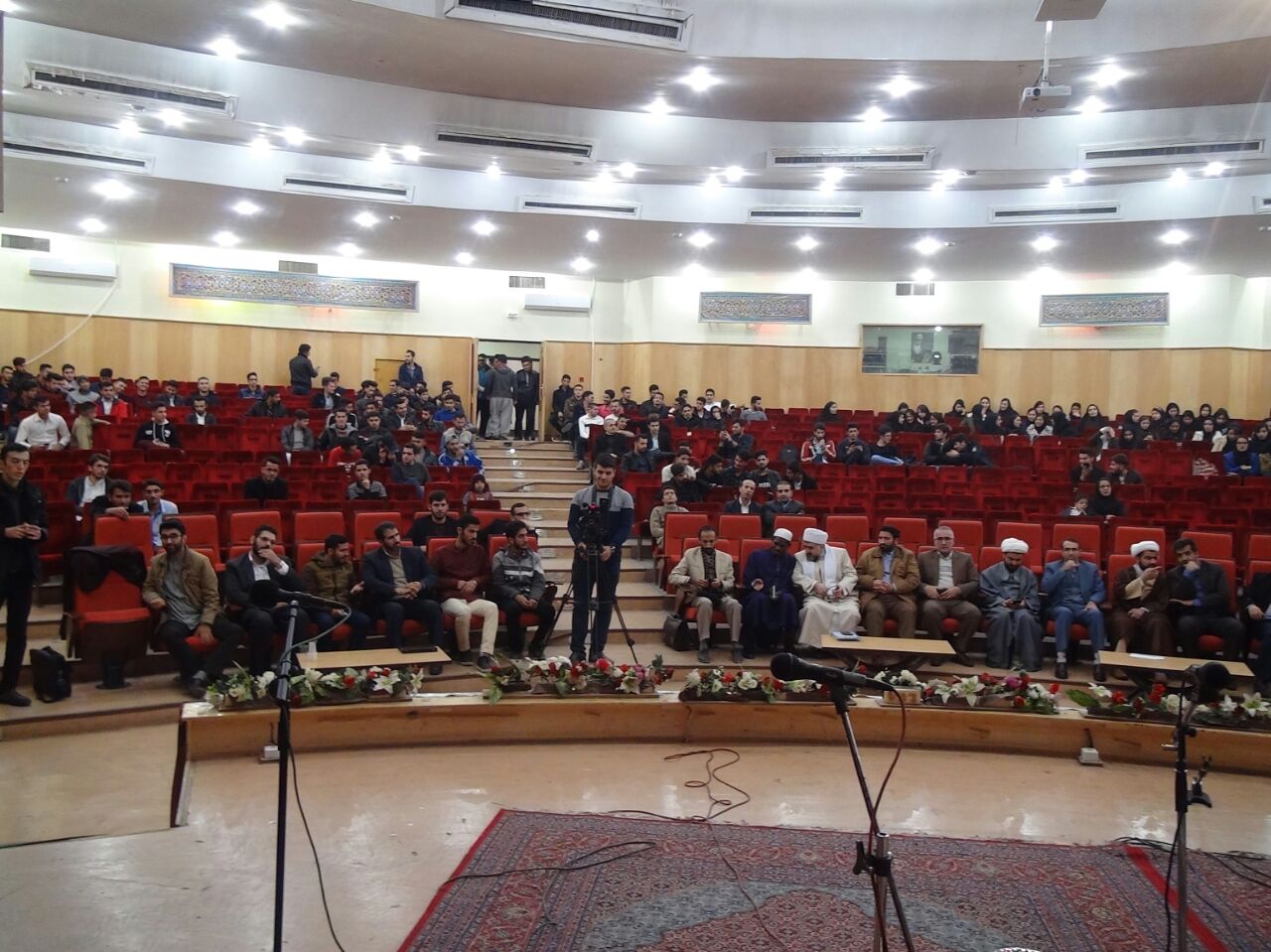 برگزاری جشن هفته وحدت در دانشگاه کردستان