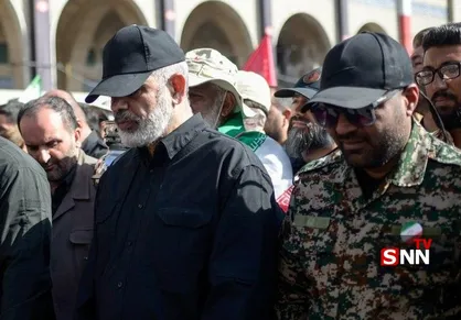 حضور سردار وحیدی در مراسم اقامه نماز بر پیکر آقای شهید ایران