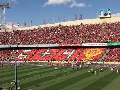 پرسپولیسی&zwnj;ها بزرگترین طرح موزائیکی جهان را ساختند؟ +فیلم