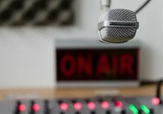 رادیو انتخابات؛ موجی دارای کنش سیاسی و پرهیز از سیاسی کاری