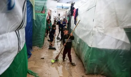 زمستان سخت برای آوارگان غزه؛ زندگی زیر چادر&zwnj;های فرسوده در میان سرما و جنگ