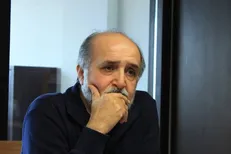 مستخدمین‌حسینی: تنها نیت دولت از واگذاری سهام شرکت‌ها جبران کسری بودجه است / بورس در مسیر موسسات مالی ورشکسته؟!