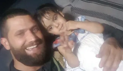 حشدالشعبی دختربچه&zwnj;ای که داعش والدینش را به شهادت رساند نجات داد