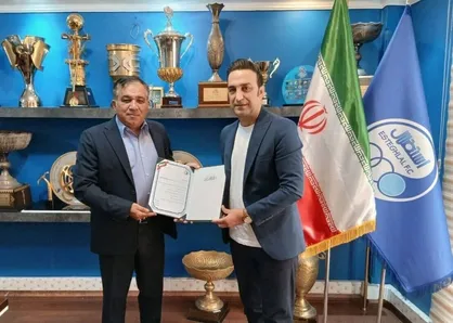 پست جدید مجری تلویزیونی در تیم استقلال / کری خوانی برای پرسپولیسی&zwnj;ها در فضای مجازی + عکس