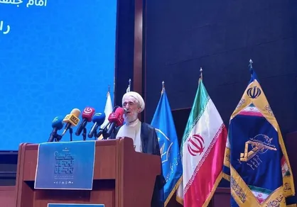 معلمان باید دانش آموز تراز انقلاب تربیت کنند