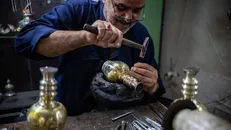 رییس اتحادیه صنایع دستی اصفهان: افزایش قیمت ارز سبب دشوار شدن شرایط کار در حوزه صنایع دستی می‌شود