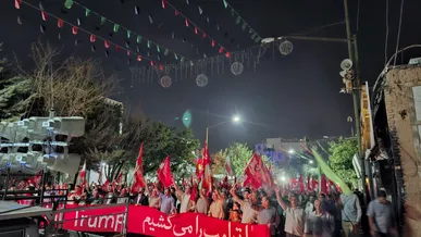 وحدت و همدلی به امر رهبر، راز مقاومت/ موج ۱۶۷ در شهرکرد رقم خورد