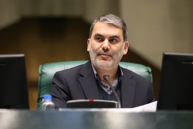 زنگنه: اقتصاد دولتی تا حدی به سمت دولتی شدن پیش رفته است که حتی خوراک دامی هم دولتی است! + فیلم
