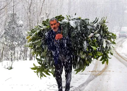 بارش برف در روستای پاشاکی گیلان