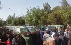 مردم کرمان پیکر‌های مطهر ۱۰ پاسدار شهید را در آغوش گرفتند/ تشییع عزتمندانه سبزپوشان مدافع وطن در دیار حاج قاسم