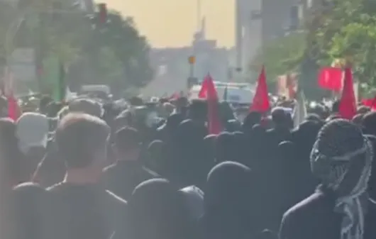 مردم آمده‌اند تا با رهبری انقلاب اسلامی تجدید بیعت داشته باشند